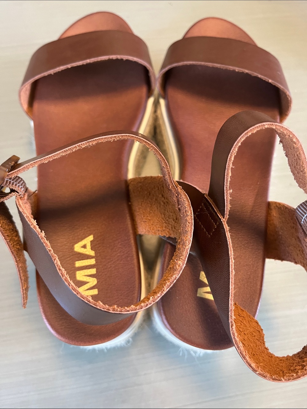 Mia Ayesha Platform Sandals Sz 7 Brown